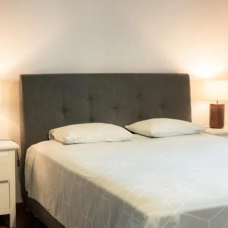 Merces 11 * לאגואה